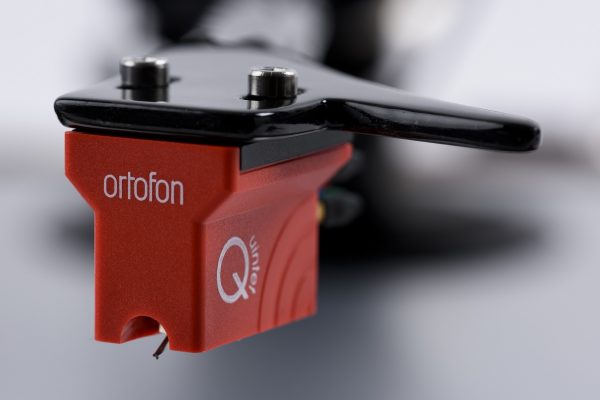 Pro-ject The Classic Evo - Sub-chassis turntable with 9“ carbon/alu sandwich tonearm